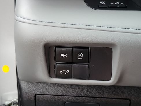 Used 2023 Toyota Highlander XLE FWD image 15