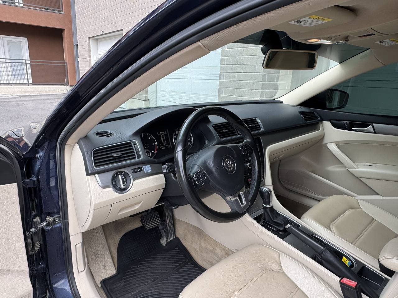 Used 2015 Volkswagen Passat TDI SE FWD image 12