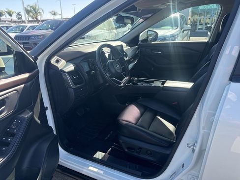 Used 2023 Nissan Rogue SV w/ SV Premium B Package image 24