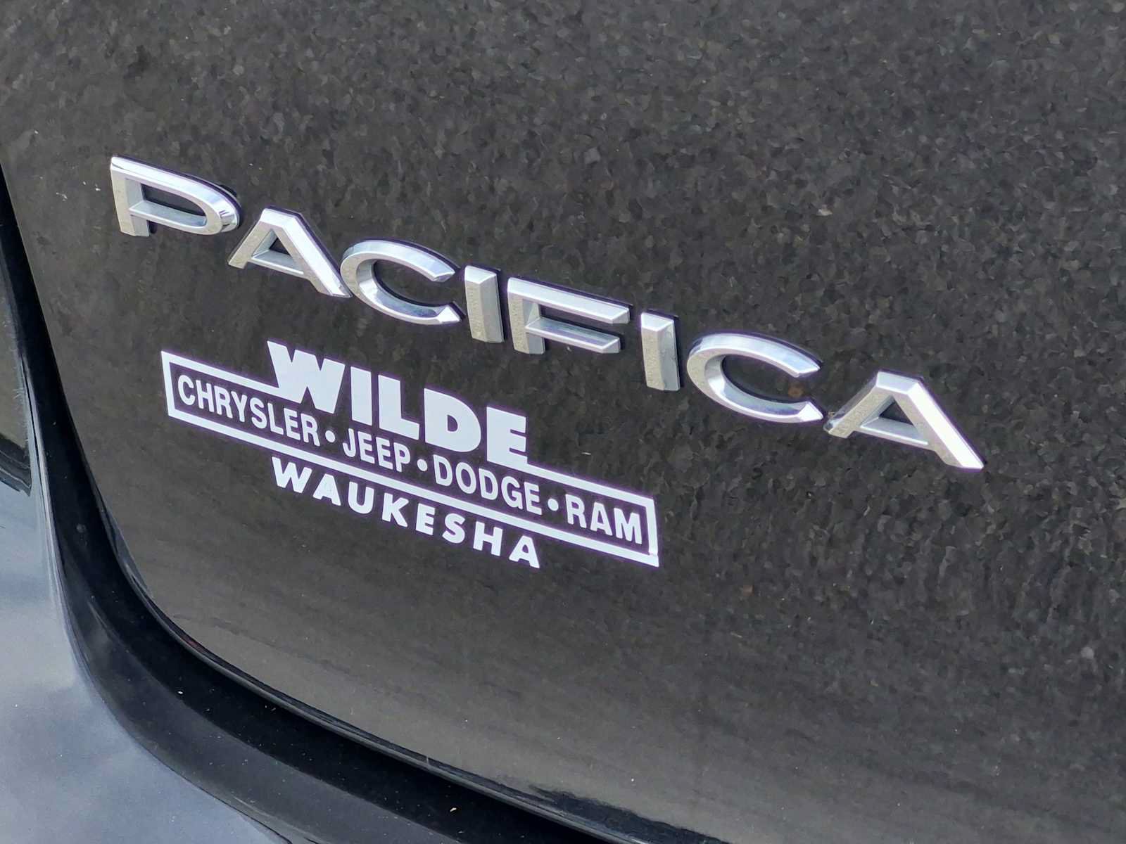 Used 2024 Chrysler Pacifica Limited FWD image 12