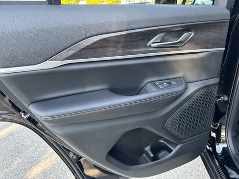 New 2025 Jeep Grand Cherokee Limited image 12