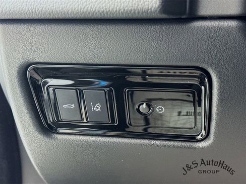 Used 2020 Jaguar XF S image 10