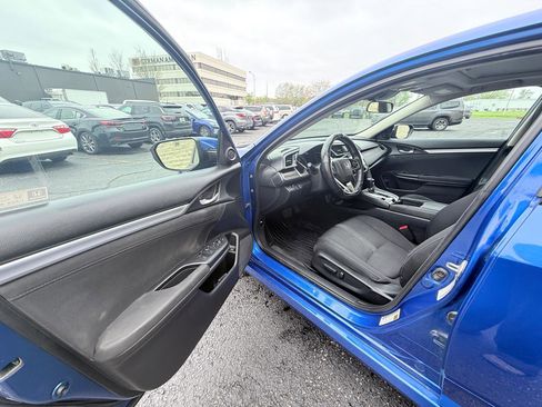 Used 2019 Honda Civic EX image 9