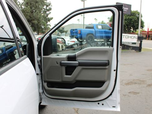 Used 2018 Ford F150 XLT image 2