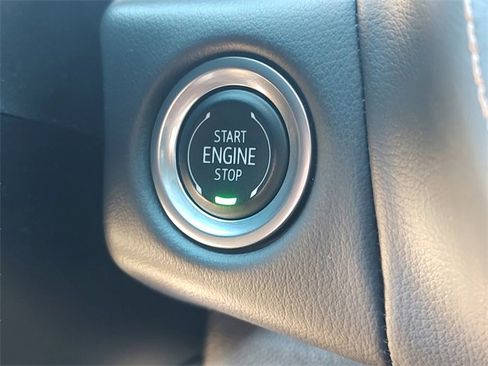 Used 2024 GMC Yukon XL AT4 w/ Technology Package image 23