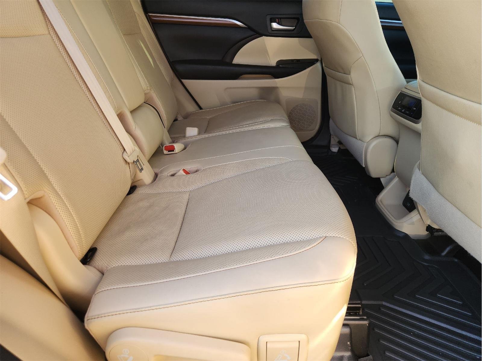 Used 2019 Toyota Highlander Limited FWD image 31