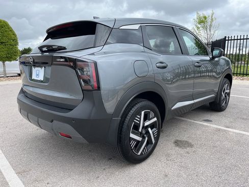 Used 2025 Nissan Kicks SV w/ Illumination Package FWD image 4