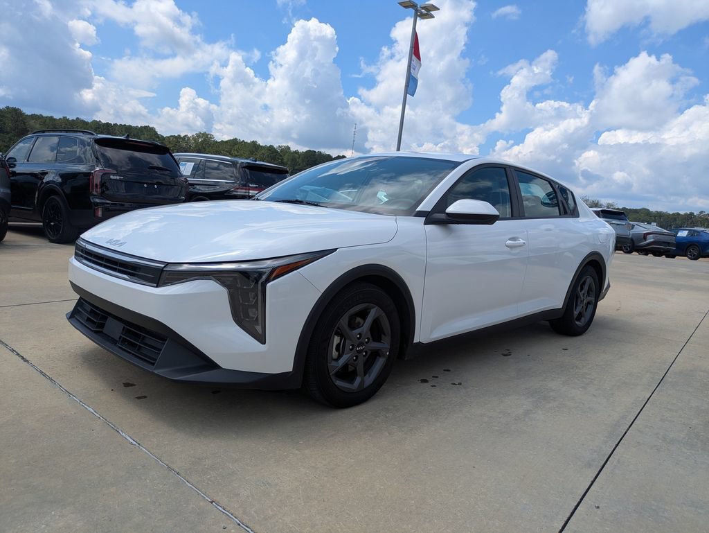 Used 2025 Kia K4 FWD image 1