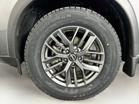 Used 2023 Nissan Rogue S AWD/4WD image 11