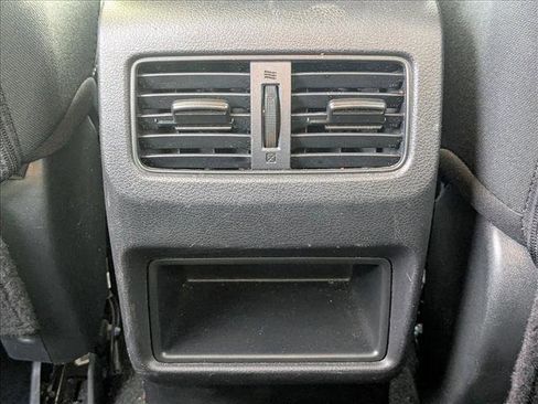 Used 2023 Nissan Rogue S image 19