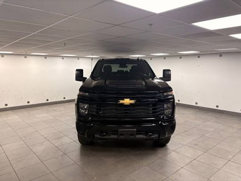 Used 2024 Chevrolet Silverado 2500 Custom w/ Custom Convenience Package image 2
