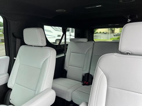 Used 2026 Chevrolet Suburban Premier AWD/4WD image 13