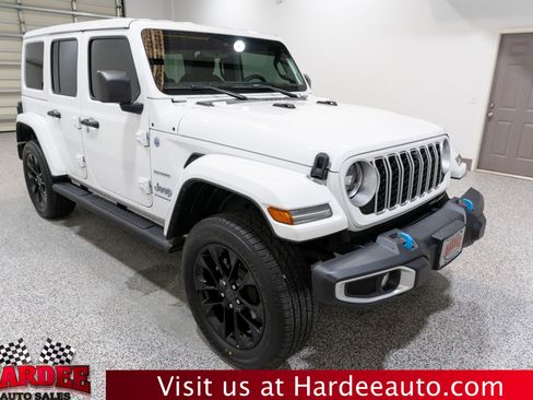 Used 2024 Jeep Wrangler Unlimited Sahara w/ Technology Group AWD/4WD image 6