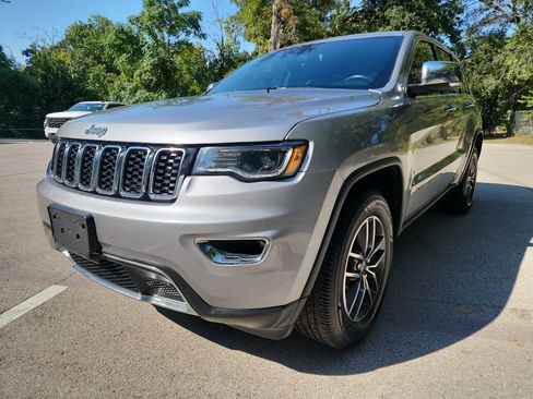 Used 2019 Jeep Grand Cherokee Limited w/ Luxury Group II image 3