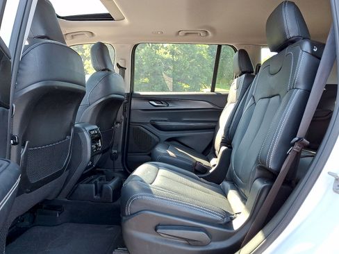 Used 2023 Jeep Grand Cherokee L Laredo AWD/4WD image 19