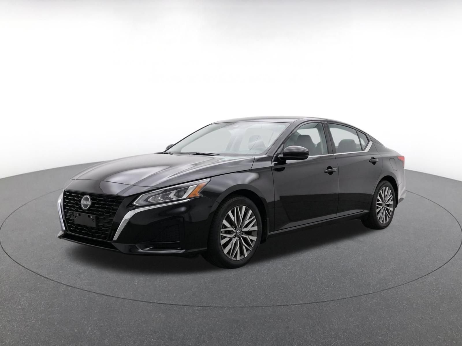 Used 2025 Nissan Altima 2.5 SV FWD image 3
