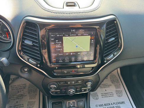 Used 2019 Jeep Cherokee Limited image 23