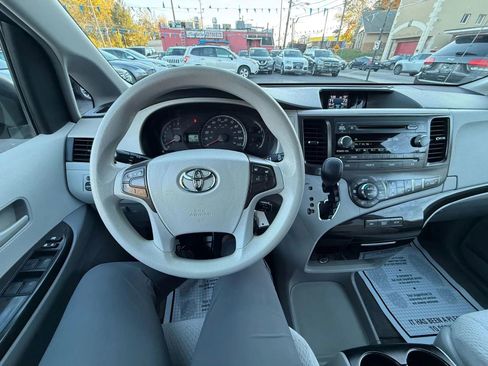 Used 2013 Toyota Sienna LE FWD image 40