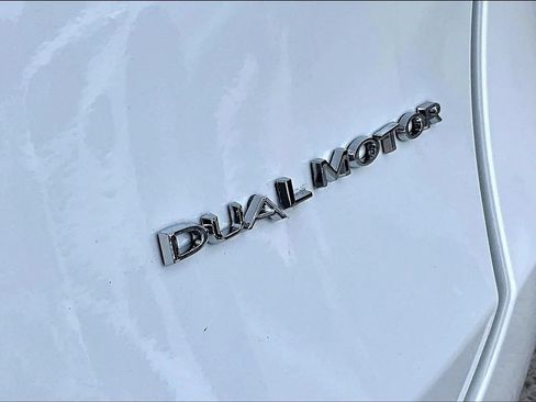 Used 2023 Tesla Model Y AWD image 21