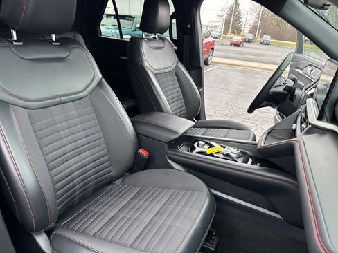 Used 2025 Ford Explorer ST-Line w/ ST-Line Street Pack image 35