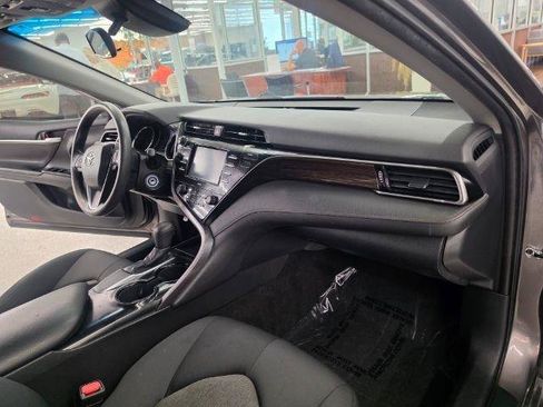 Used 2020 Toyota Camry LE FWD image 15