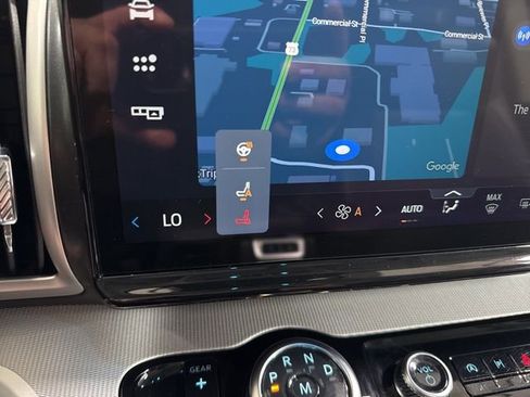 Used 2025 Ford Expedition Active AWD/4WD image 8