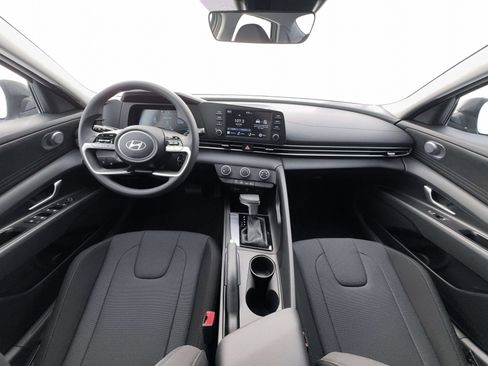 New 2026 Hyundai Elantra SE FWD image 13