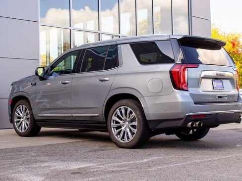 Used 2023 GMC Yukon Denali w/ Denali Reserve Package image 8