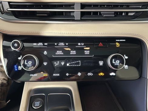 Used 2023 INFINITI QX60 Sensory w/ Vision Package AWD/4WD image 19