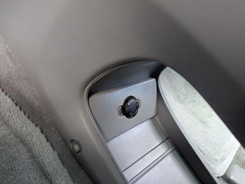 Used 2006 Toyota Highlander Limited image 28