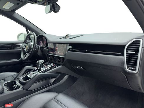 Used 2023 Porsche Cayenne AWD/4WD image 41