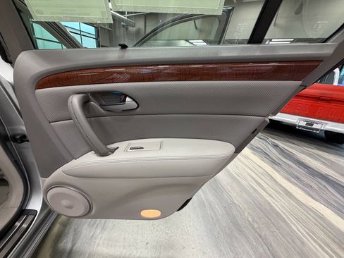Used 2007 Acura RL w/ Technology Package AWD/4WD image 46