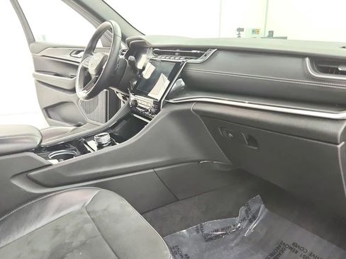 Used 2021 Jeep Grand Cherokee L Laredo image 28