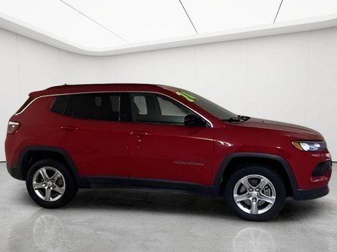 Used 2024 Jeep Compass Latitude AWD/4WD image 5