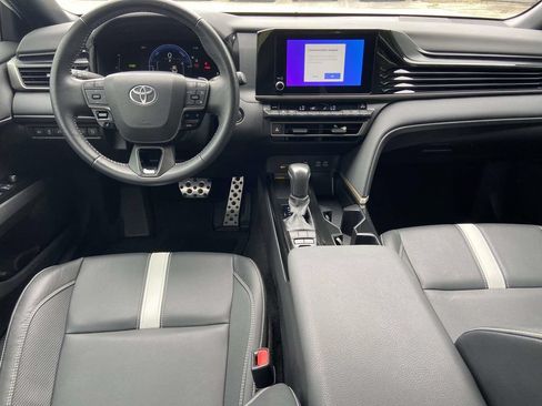 Used 2025 Toyota Camry SE FWD image 10