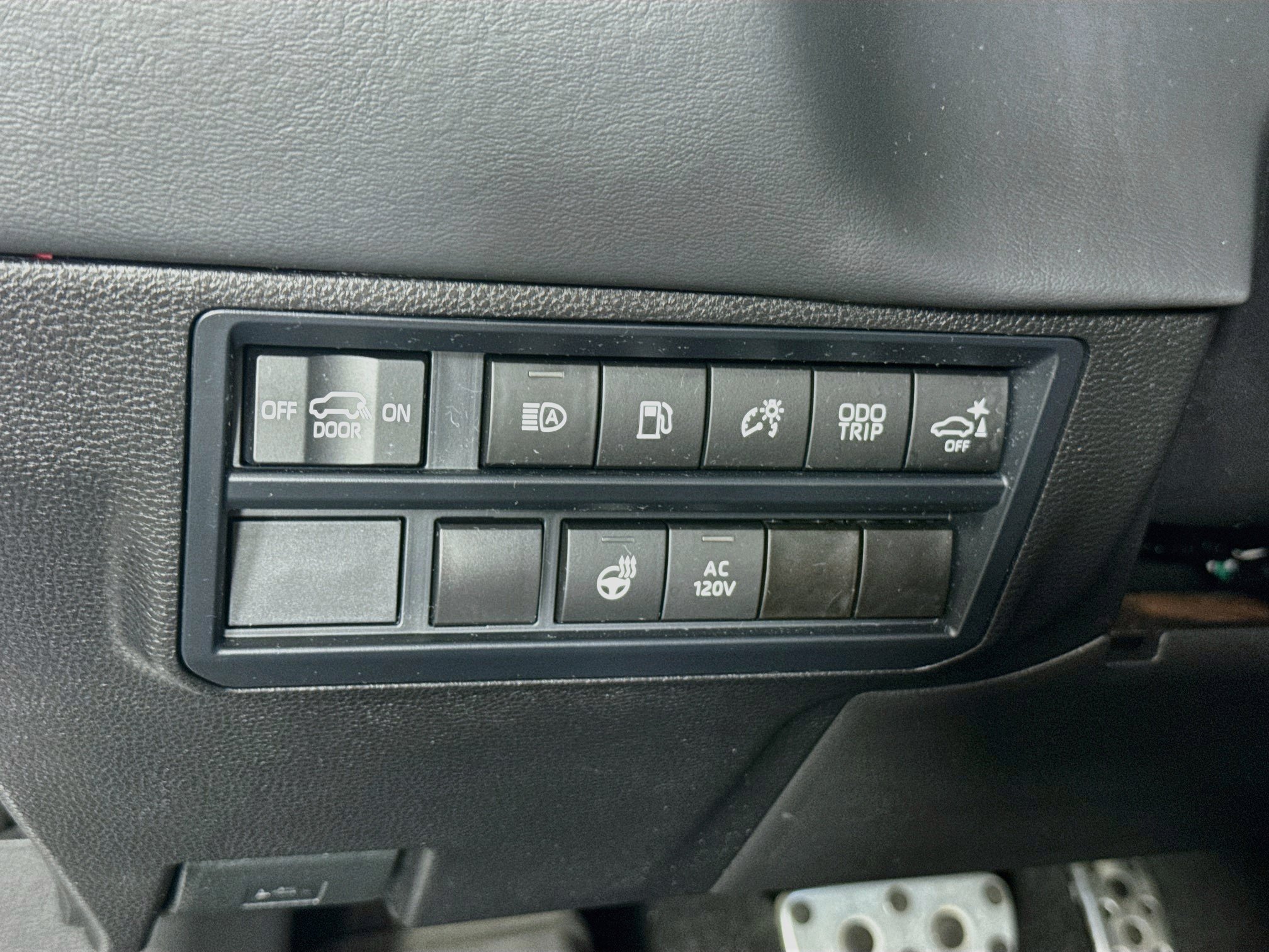 Certified 2025 Toyota Sequoia Platinum w/ TRD Off-Road Package AWD/4WD image 10