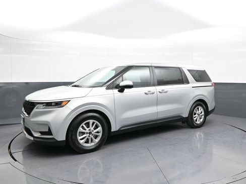 Certified 2023 Kia Carnival LX image 10