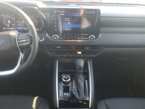 Used 2025 Chevrolet Colorado Trail Boss image 10