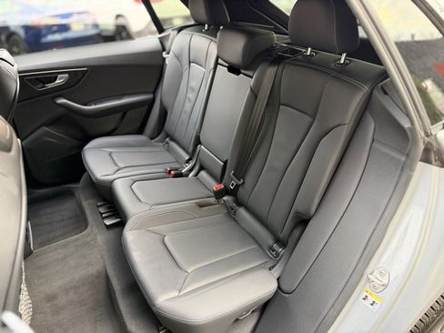 Used 2021 Audi Q8 Premium image 31