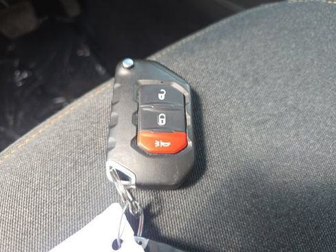 Used 2025 Jeep Gladiator Overland AWD/4WD image 28