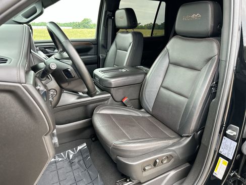 Used 2023 Chevrolet Tahoe High Country w/ Premium Package AWD/4WD image 11
