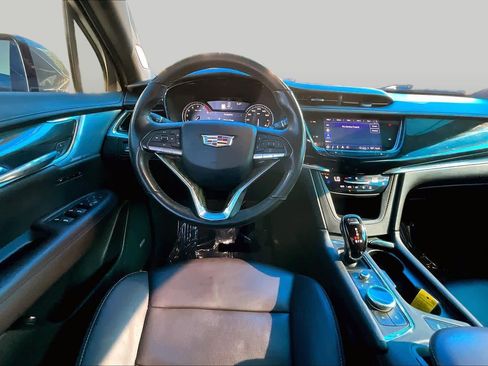 Used 2023 Cadillac XT6 Premium Luxury FWD image 6