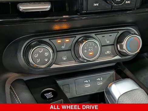 Certified 2025 Nissan Kicks SV w/ SV Premium Package AWD/4WD image 23
