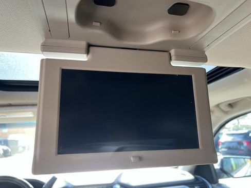 Used 2018 Chevrolet Tahoe Premier AWD/4WD image 17