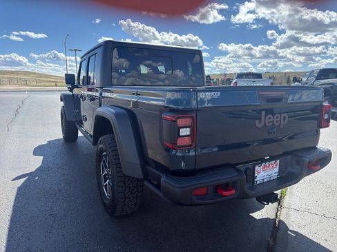 Certified 2025 Jeep Gladiator Rubicon w/ Convenience Group AWD/4WD image 7