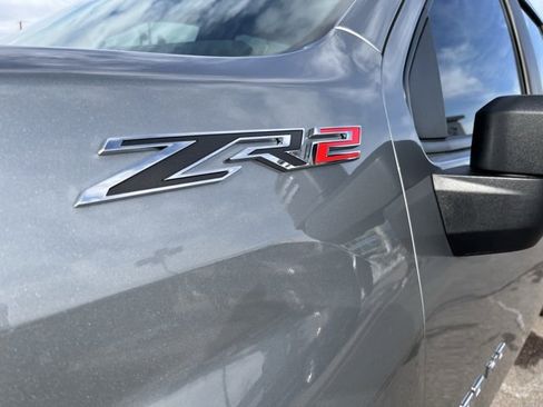 Used 2025 Chevrolet Silverado 2500 ZR2 w/ Technology Package image 10