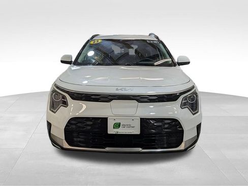 Used 2023 Kia Niro Wind FWD image 2