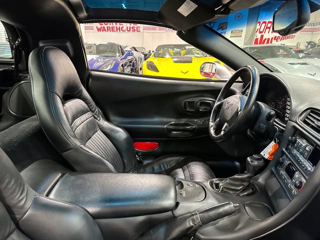 Used 2004 Chevrolet Corvette Coupe w/ Preferred Equipment Group RWD image 16