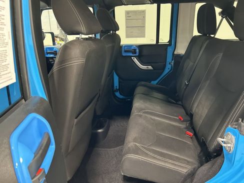 Used 2017 Jeep Wrangler Unlimited Sahara image 21