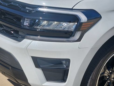 Used 2024 Ford Expedition Limited RWD image 9
